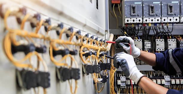 Professional Electrician technician working in Ashwaubenon, WI
